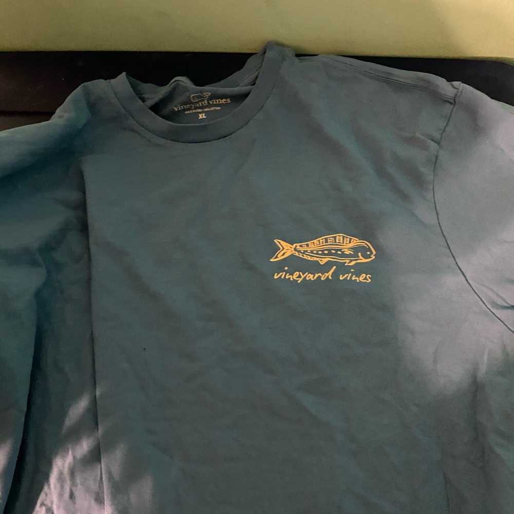 Men’s vineyard vines T-shirt